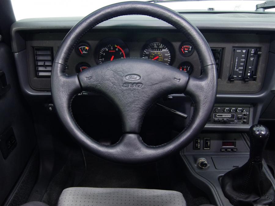 Панель приборов Ford Mustang SVO 1986 года  (фото 3 из 7)
